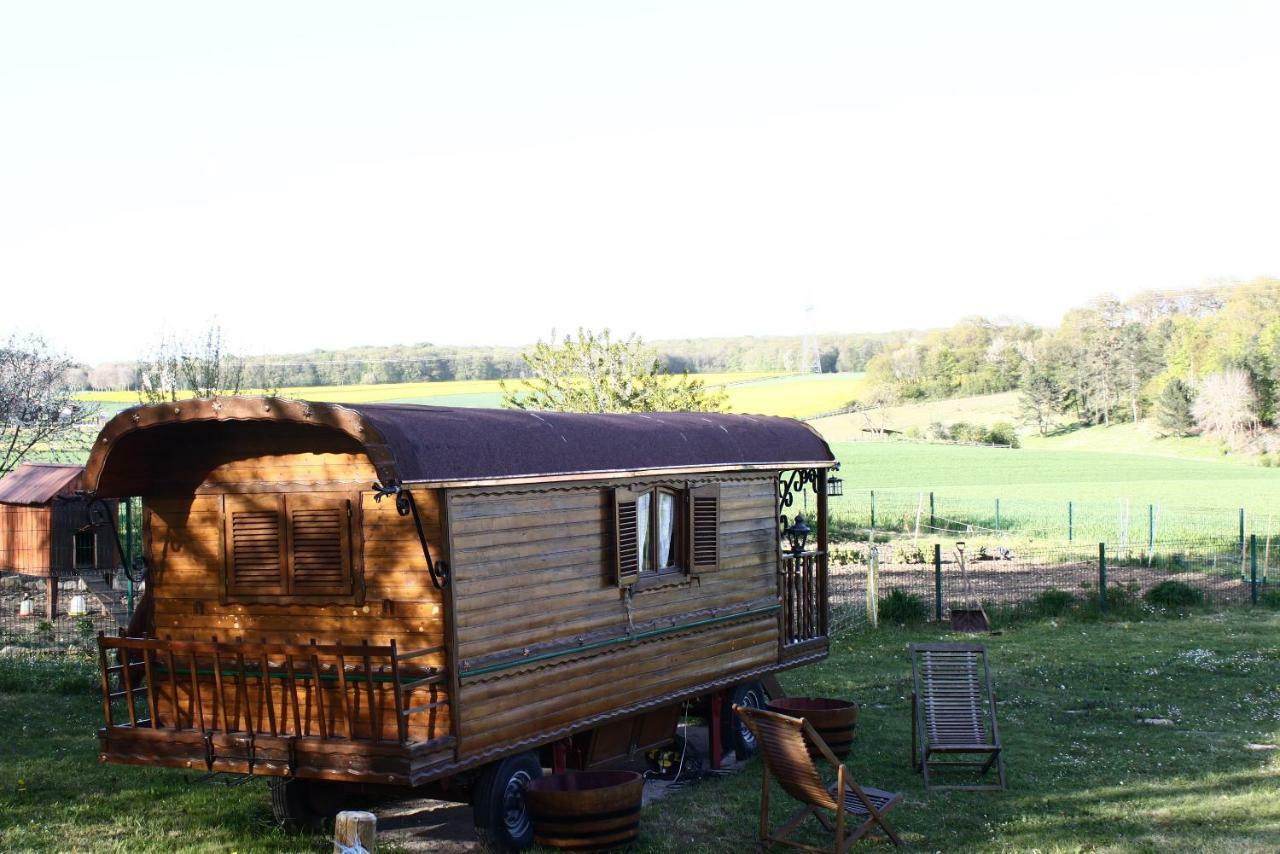 Roulotte Montfee Bed & Breakfast Semezanges Екстериор снимка